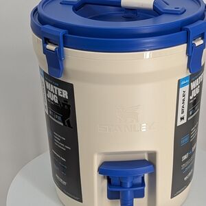 New Stanley Cream and Blue Water Jug Adventure Fast Flow 2 G